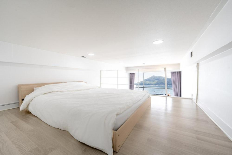 Bedroom 2, Namhae Red Wave Pension, Namhae