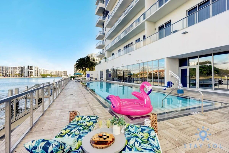 Sport & Beauty 2, Oceanfront Balcony: Endless Views+ Amazing Pools, Broward