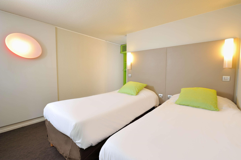 Bedroom 3, Campanile Pessac, Gironde