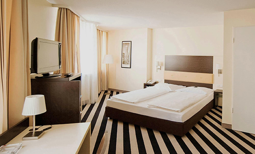 Bedroom 2, Tante ALMA Bristol Hotel, Frankfurt am Main