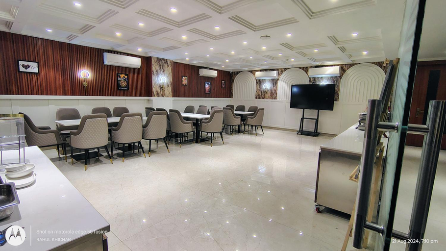 Food & Drinks 5, Hotel Western Blu, Delhi