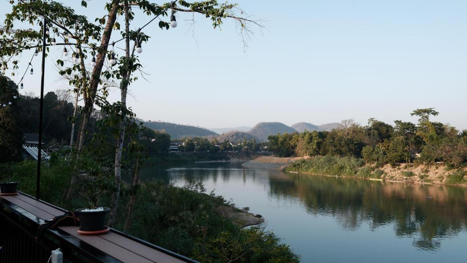 Others 3, Funny Riverside Backpackers, Luang Prabang