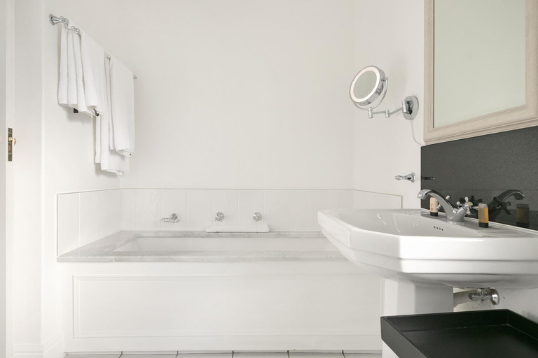 Bathroom 4, Winelands Golf Lodges 37, Cape Winelands