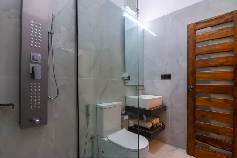 Bathroom 4, Hotel Alaskabay Arugambay, Pothuvil