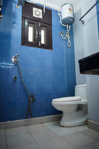 Bathroom 2, Hotel Downtown, Delhi