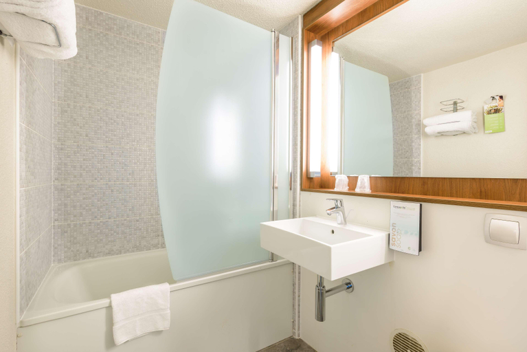 Bedroom 2, Campanile Toulouse Sesquieres, Haute-Garonne