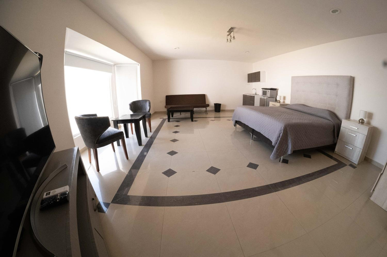 Others 5, 17, Suite for two people, Torreón