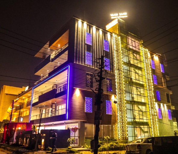 Exterior & Views