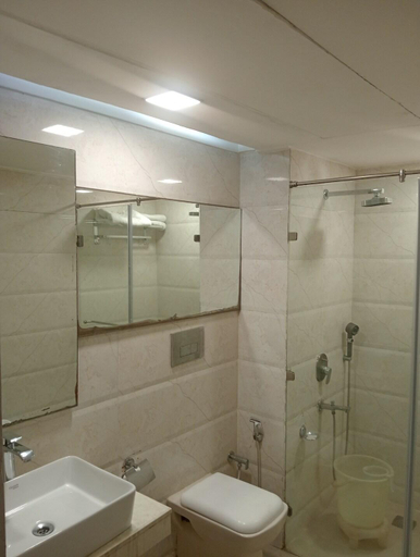 Bathroom 3, Hotel Panickers Residency - Luxury Hotel, Delhi