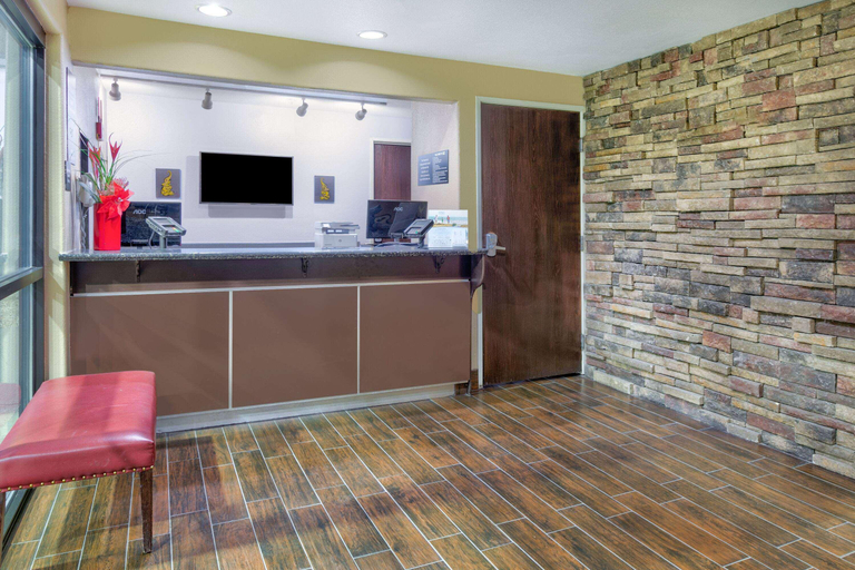 Public Area, Super 8 by Wyndham New Braunfels I-35, Comal