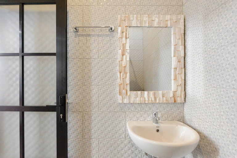 Bathroom 3, RedDoorz @ Pondok Kampung Harmony Ubud, Badung