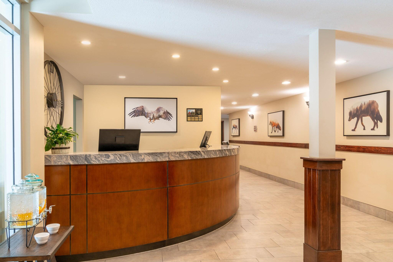 Public Area 2, Falcon Crest Lodge, Division No. 15