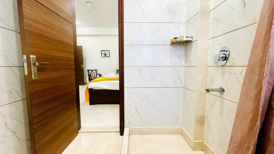 Bathroom 4, BluO Studio4 Golf Course Road - Gym, Balcony, Lift, Gurgaon