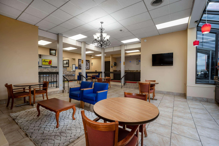 Public Area 3, Days Inn by Wyndham Perrysburg/Toledo, Wood