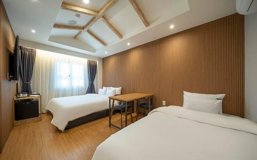 Bedroom 2, Changwon Sangnamdong Hotel T.T, Changwon