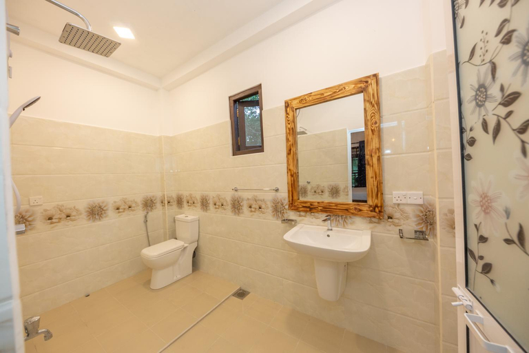 Bathroom 3, Joe Villa, Habaraduwa