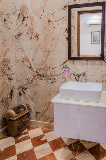 Bathroom 4, Peepal Tree Residency, Delhi