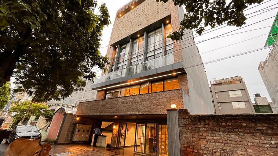 Exterior & Views