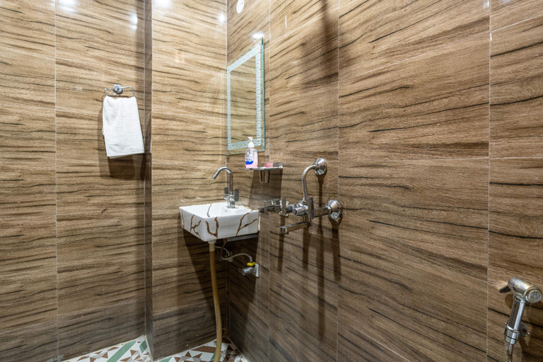 Bathroom 4, Homlee-Vintage 2BHK Apt with Fort/Park View, Delhi
