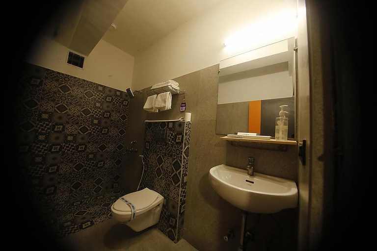 Bathroom, Virohaa Garden Hotel, Ghaziabad