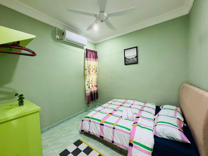 Bedroom 2, Nawra Iman Guest House, Dungun