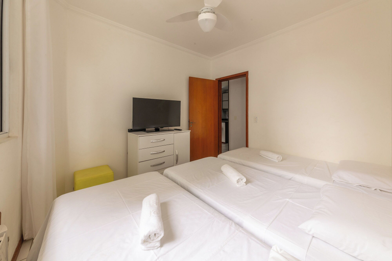 Room 3, Apto 2Qts a 650m da praia no centrinho LIB203, Florianopolis