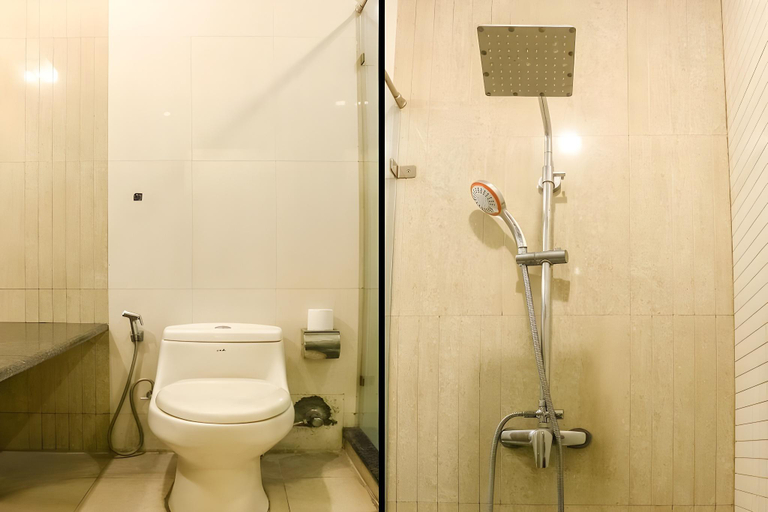 Bathroom 5, Hotel Hari's Court, Delhi