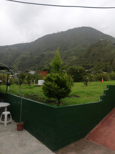 Garden, Montano Camping & Hostel, Baños