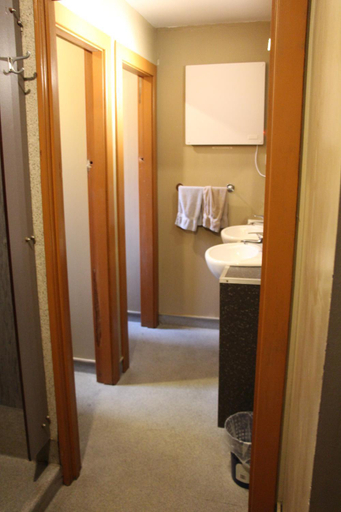 Bathroom, Central Backpackers Dunedin, Dunedin