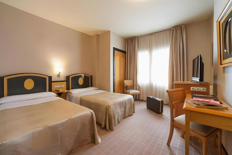 Bedroom 2, Hotel Macia Condor, Granada