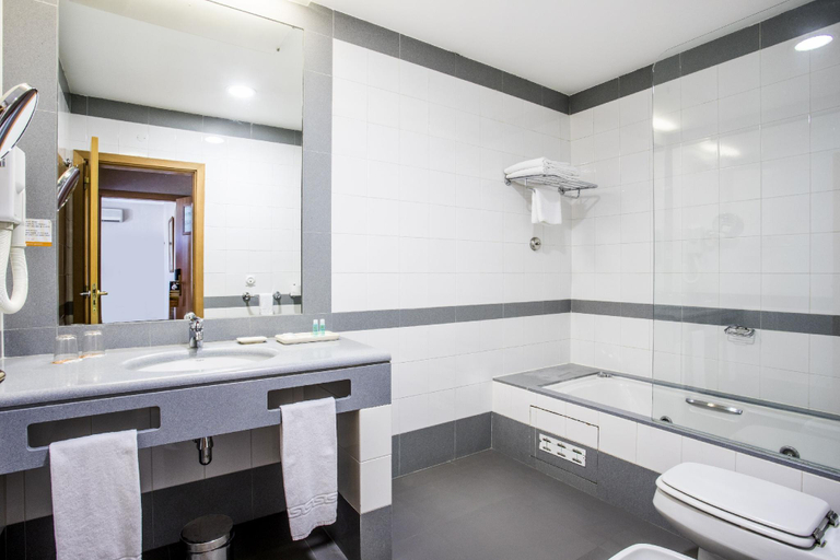 Bathroom 5, Riviera Hotel, Cascais