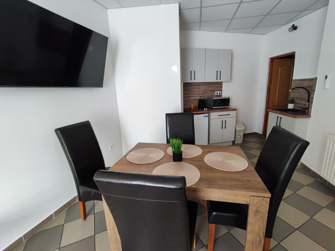 Facilities 3, Bastya Apartman, Tata