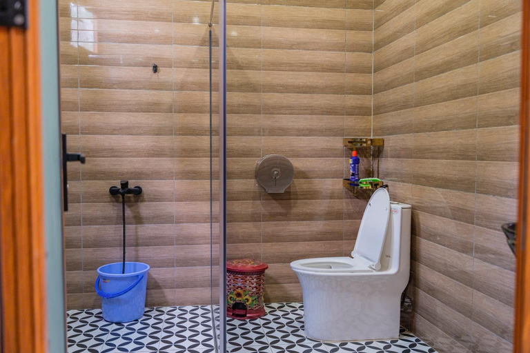 Bathroom 3, Khach San Tay Ninh LaNa, Tây Ninh