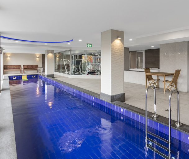 Sport & Beauty, Oaks Embassy Adelaide Suites, Adelaide