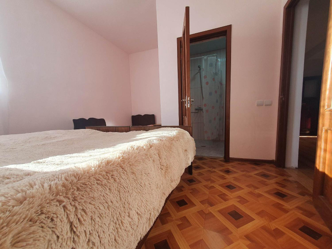 Others 3, Moreni Guest House