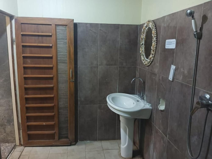 Bathroom 3, The Village Resort Bogor Powered by Archipelago, Bogor