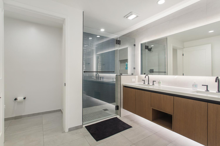 Bathroom 2, West Side Prime Location 2 Bedroom with Pool, Los Angeles