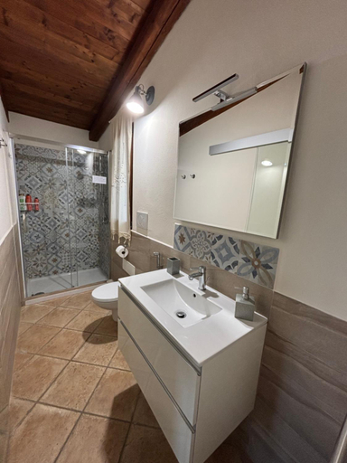 Bathroom 3, La Botte e il Vino, Cagliari