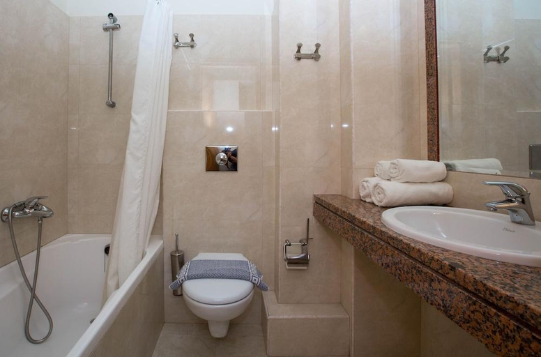 Bathroom 5, John & George, Peloponnese