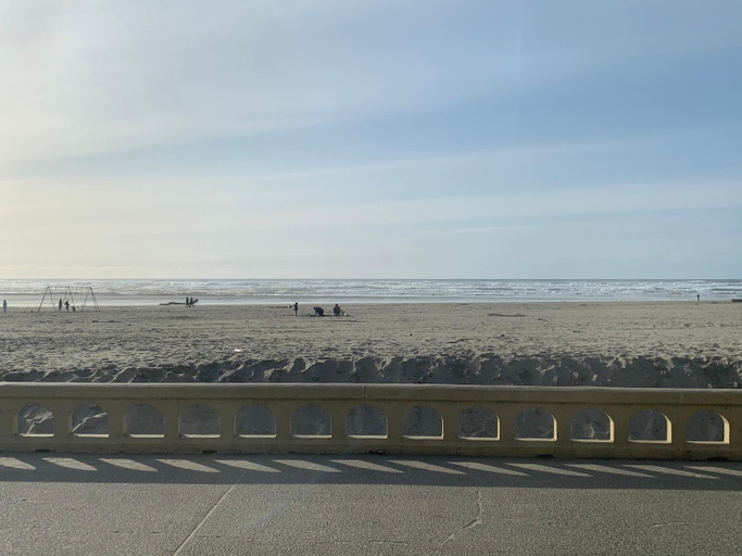 Others 4, The Ocean Front at Seaside, Clatsop