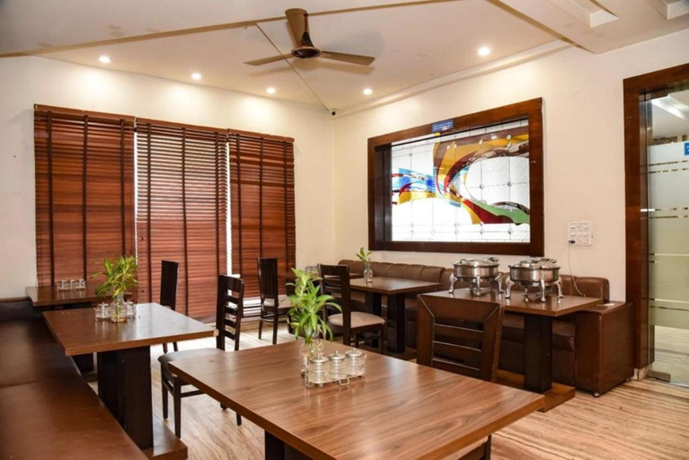 Food & Drinks, Grand Inn, Gautam Buddha Nagar