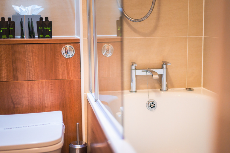 Bathroom 3, The Knight Residence by Mansley Serviced Apartments, Edinburgh