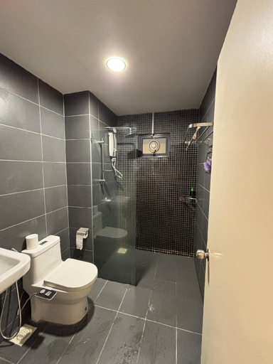 Bathroom 2, Cozy Condo Walking Distance to Stadium Bukit Jalil, Kuala Lumpur