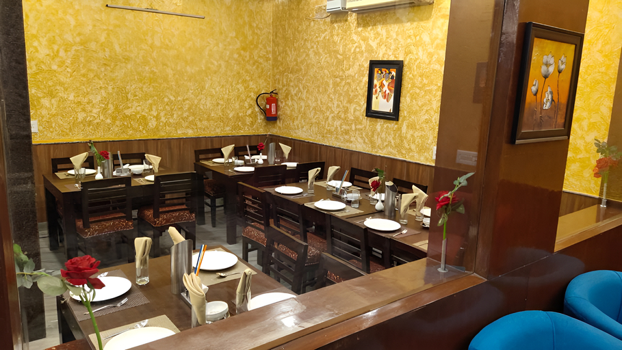 Food & Drinks 5, Hotel Gold Stays Near Delhi Airport, Delhi