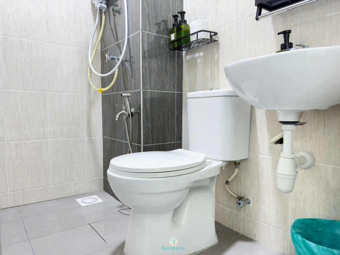 Bathroom 4, Kajang 3-Bedroom for 6 Pax: Mart & F&B Onsite, Hulu Langat