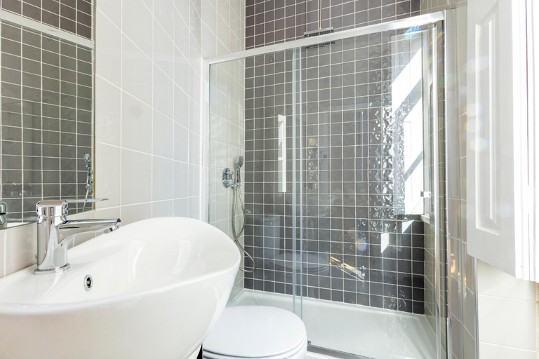 Bathroom 4, Sao Francisco, Matosinhos