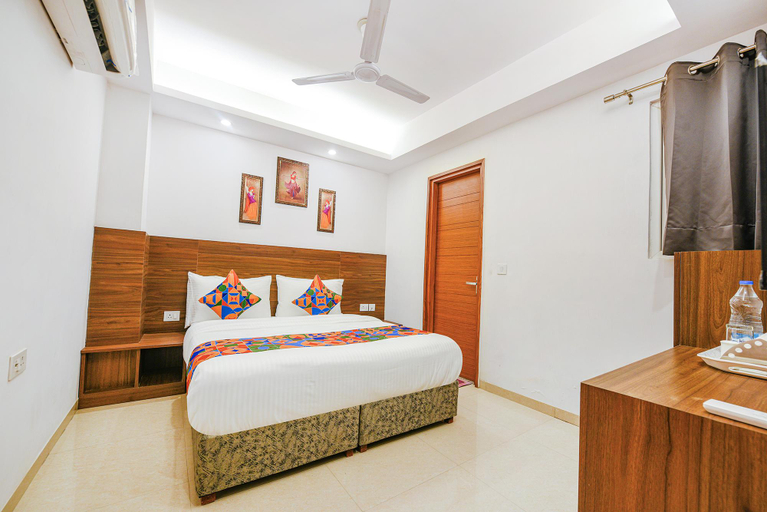 Bedroom 3, FabHotel Sparkling - Nr. Yashobhoomi Convention Centre, Delhi