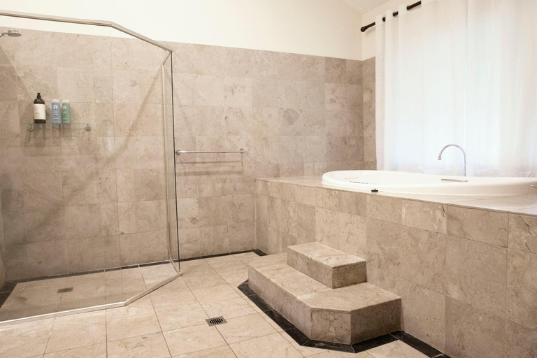 Bathroom, Warung Guest House Byron Bay, Byron