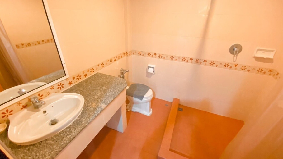 Bathroom 4, AA Pattaya Ville, Pattaya