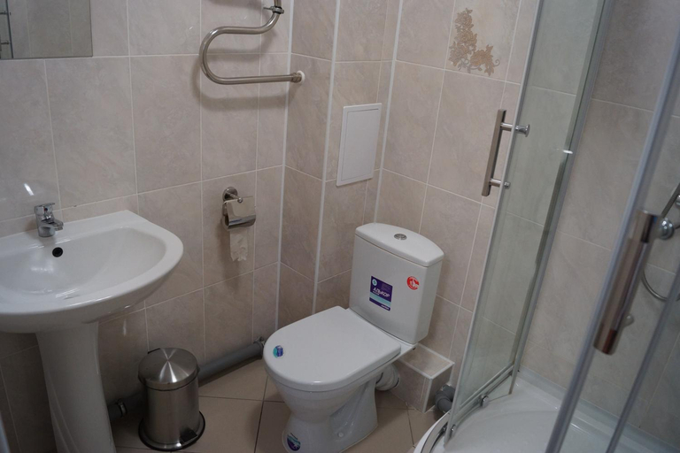 Bathroom, Hotel Kurilotransavto, Lyubinskiy rayon